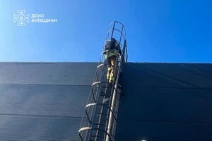 Рятувальники ліквідовують наслідки російських атак на Київщині