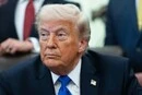 Трамп вразив американців витівкою за трибуною (відео)