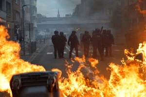 Протести школярів у Франції супроводжуються сутичками з поліцією