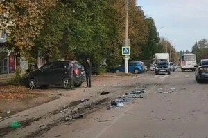 Вибуховий пристрій спрацював безпосередньо під днищем автомобіля з боку водія https://24tv.ua/roman-siromyatnikov-tulskiy-oblasti-pidirvali-atvomobil-rosiyanina_n3153946