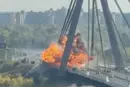 РФ атакувала Північний міст у момент, коли ним їхали автомобілі (відео)