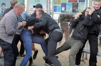 В Белоруссии задержан однорукий человек за хлопанье в ладоши