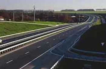 Молдаване подарили Януковичу дорогу