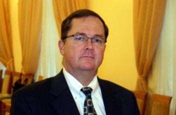 Томас Мелия: «Украине по силам выбирать, в каком направлении двигаться — положительном или противоположном»