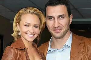 Кличко подарував нареченій каблучку відомого бренду з великим діамантом