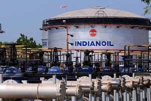 Індійські нафтопереробні компанії почали скорочувати закупівлі російської нафти