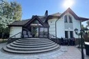 Суд арештував речі в маєтку Захарченка, де таємно мешкав Галущенко