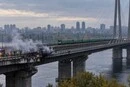 Скандал у Києві: через пошкоджені мости компанія вимагає від співробітників змінити житло