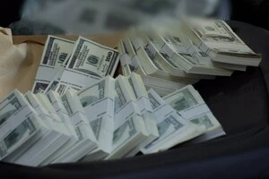 Під час передачі грошей у сумі $200 тис. підозрюваного затримали