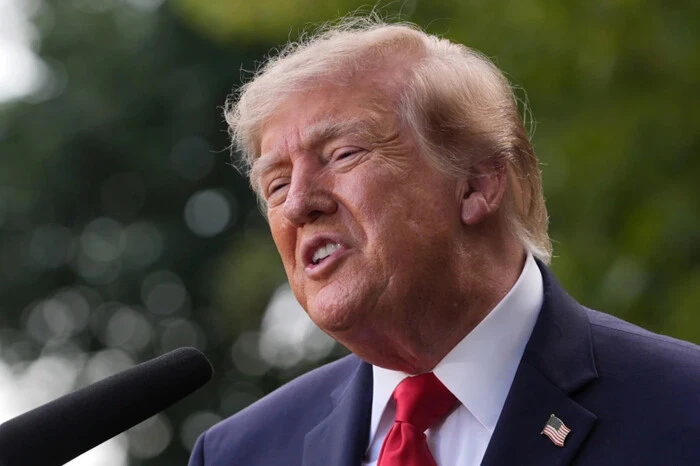 Не лише Україна. Трамп знайшов «винних» у подорожчанні бензину в США