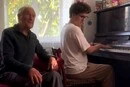 80-річний чоловік з онуком підкорив мережу піснею «Ніч яка місячна» (відео)