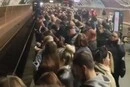 Збій на «зеленій» гілці метро у Києві: станції переповнені пасажирами (відео)