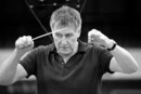 Раптово помер композитор Джордж Фентон, автор музики фільмів «День бабака» та «Ганді»