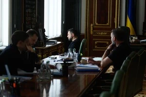 Зеленський провів селекторну нараду щодо захисту України