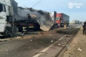 Автомобілі потрапили під російський удар на Одещині