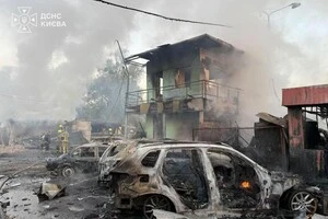 Наслідки пожежі у гаражному кооперативі після влучання