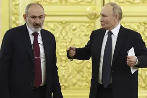 Проте Вірменія прагне вирішити питання мирно та пропонує Росії передати права добровільно