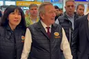 Ексканцлер Німеччини відвідав гіпермаркет у Москві, де нещодавно отримав роботу