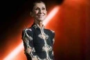 Селін Діон спіткнулася та впала прямо під час концерту в Парижі (відео)