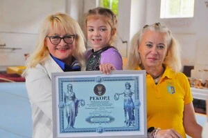 Лана Вєтрова з Регіною Абрамовою та ї тренеркою
