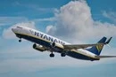 Пасажирка літака Ryanair ледве не зірвала політ витівкою на борту: її затримала поліція