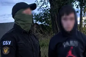 Юнака, за даними СБУ, змусили підпалити вантажівки місцевої логістичної компанії
