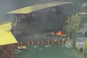 На місці падіння дрону почалася пожежа