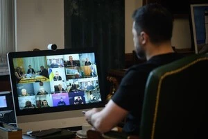 Зеленський провів селекторну нараду з військовими та урядовцями
