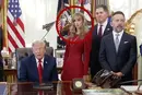 Дружина мільярдера налякала мережу після зустрічі з Трампом (відео)