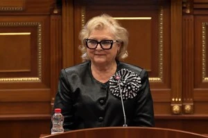 Президентка Юстина Широка-Пула після обрання президенткою Косова в парламенті в Приштині, 7 жовтня 2026 року