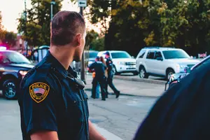 Шериф округу наголосив, що погрози, висловлені за допомогою технологій штучного інтелекту, правоохоронці сприймають серйозно