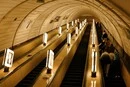 Київське метро зупинилося через зникнення напруги