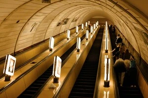 Метро у Києві запрацювало після тимчасової зупинки