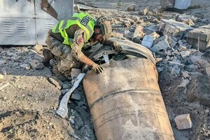 Удар завдав шкоди човнам, контейнерам та іншому обладнанню