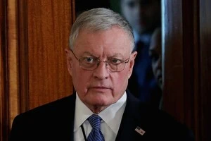 Келлог зазначив, що Україна має й далі бити по російських НПЗ, а Путін намагається зняти цей тиск
