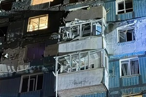 Пошкоджена багатоповерхівка у Дніпрі 