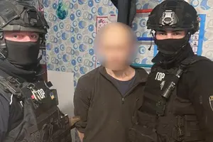 Під час затримання чоловік чинив активний опір і застосував пневматичний пістолет