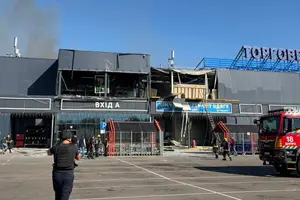 Російські терористичні війська продовжують атакувати цивільну інфраструктуру та бізнес