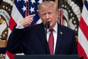 Трамп переклав провину за ціни на пальне на Україну