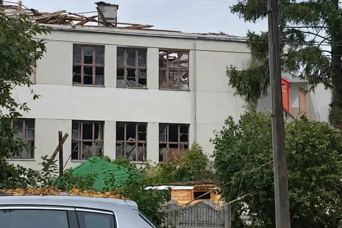 Російський дрон вдарив по навчальному закладу в центрі Рівного: є поранені