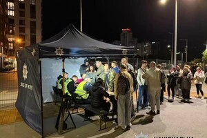  На місці ворожої атаки правоохоронці фіксують пошкодження та збирають докази воєнного злочину РФ