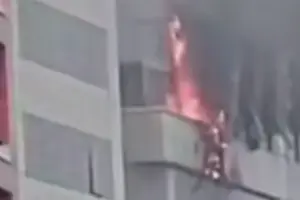 У Києві зафіксували пряме влучання БпЛА в будівлю