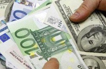 На наличном рынке начала дешеветь иностранная валюта