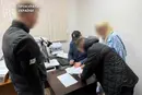 На Прикарпатті митник збив пішохода та втік: посадовця звільняють