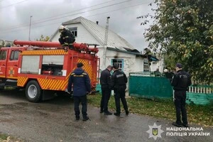 Під час огляду приміщення спеціалісти-криміналісти зафіксували наслідки тління та виявили тіло жінки без ознак життя