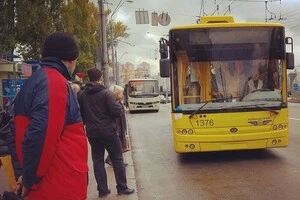 У трьох районах столиці через брак електроенергії зупинився електротранспорт