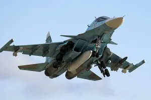 Су-34М здатні нести одночасно декілька керованих та фугасних авіабомб, ракети різного типу