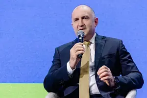 Радев висловився проти ударів по НПЗ Росії, але й розкритикував російські атаки на українську енергетику