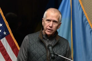 Том Тілліс вимагає з'ясувати, хто відповідальний за обмеження супутникового зв'язку для українських військових