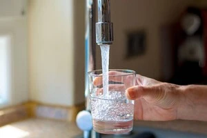 Увечері15 жовтня тиск води було знижено у чотирьох районах столиці